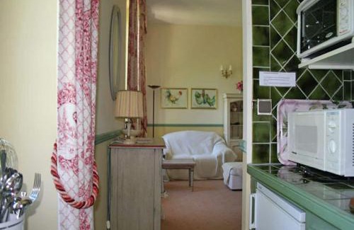 Montbrun-les-Bains Apartment | Romantic Château Stay Rhône