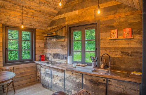 Ferrieres Cottage | Romantic Chalet in Ferrières with Hot Tub