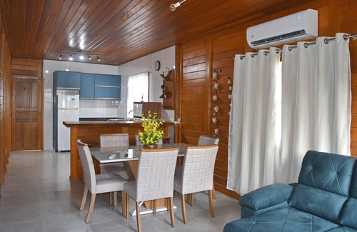 Itaipava Ski Chalet | Romantic chalet on the beach of Itaoca (ES), 600 meters from the sea!nPets free!