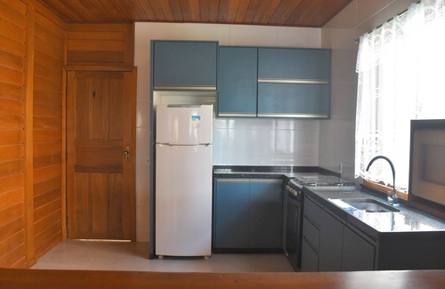 Itaipava Ski Chalet | Romantic chalet on the beach of Itaoca (ES), 600 meters from the sea!nPets free!