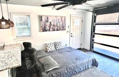 Chapel Hill House | Romantic Chapel Hill Retreat for Two