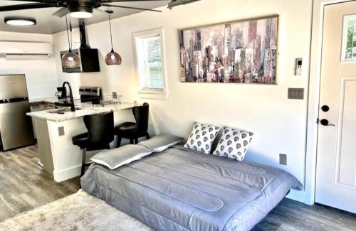 Chapel Hill House | Romantic Chapel Hill Retreat for Two