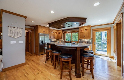 Robins House | Romantic cheerful home close to many attractions