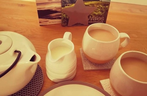 Tywyn House | Romantic Coastal Retreat for 2 | New Hot Tub 2025