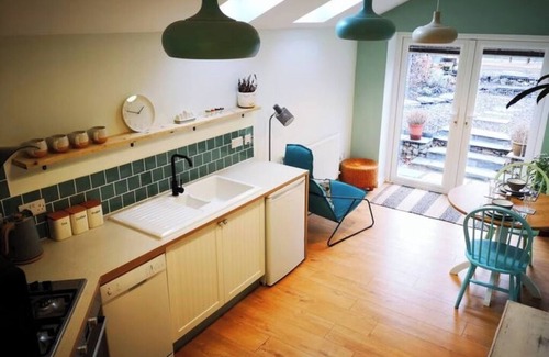 Tywyn House | Romantic Coastal Retreat for 2 | New Hot Tub 2025