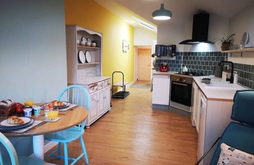 Tywyn House | Romantic Coastal Retreat for 2 | New Hot Tub 2025