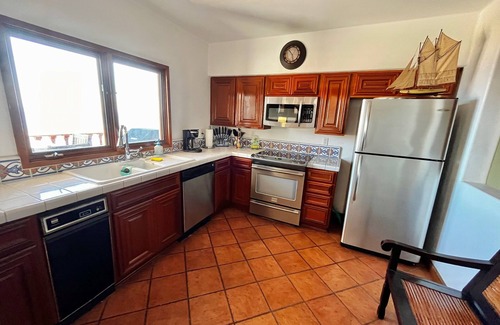 Avalon Condo | Romantic Condo in Hamilton Cove, Catalina with Golf Cart.