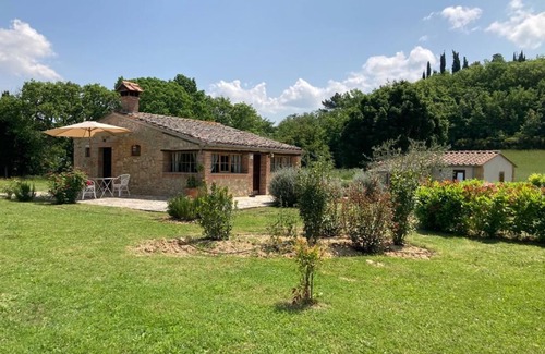 Torrita di Siena Cottage | Romantic Cottage furnished in country style in the hills of Tuscany.