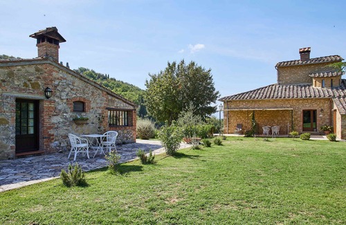 Torrita di Siena Cottage | Romantic Cottage furnished in country style in the hills of Tuscany.