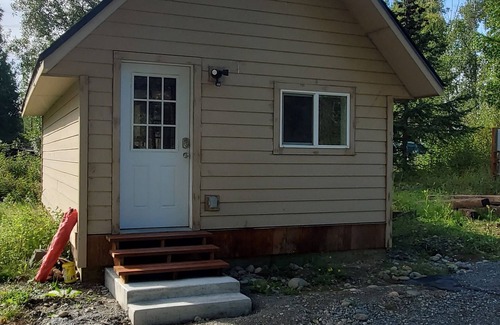 Meadow Lakes House | Romantic Cottage at Swan Circle