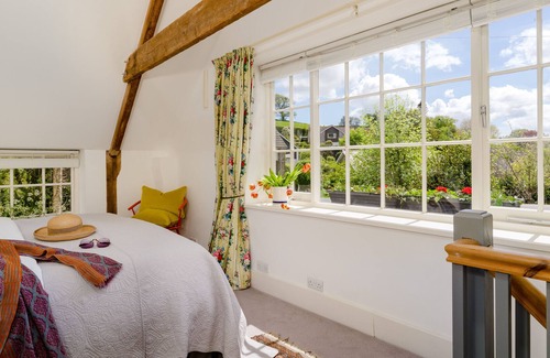 Ashprington Cottage | Romantic cottage, dog friendly, in quiet village setting with a pub close by.