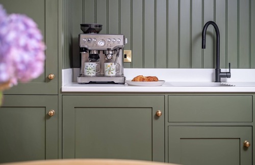 Monzie Cottage | Romantic cottage for two in Outlander location with historic castle tour