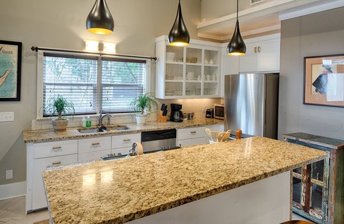 Historic Downtown Savannah House | Romantic Cottage in Savannah's Beautiful Historic District!