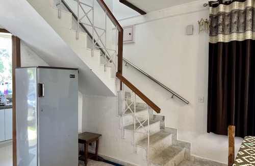 Mussoorie House | Romantic Cottage with gorgeous view of Dehradun and Mussoorie Range