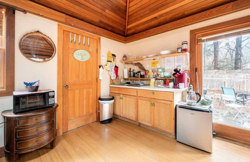 Phoenicia Cottage | Romantic cottage with hot tub . Close to hiking and breweries . Pet friendly!