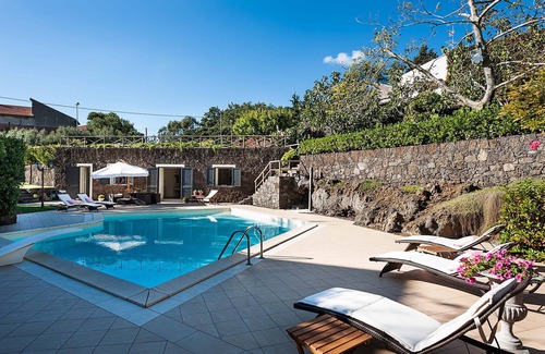 Ragalna Villa | Romantic country house with pool near Etna, Sicily