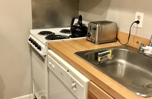Basye Condo | Romantic, cozy place! 9:00 am check-in, 6:00 pm check-out POSSIBLE.