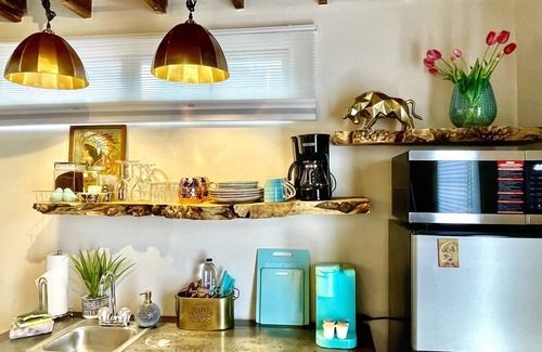 Historic Eastside House | Romantic, Cozy, Stylish Studio at Perfect Downtown Location on E Palace
