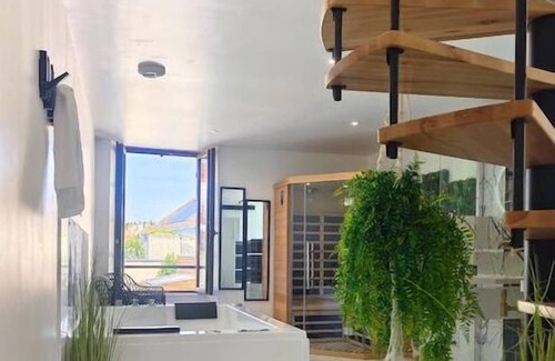 Hermanville-sur-Mer Apartment | Romantic Escape with Bathtub and Sauna