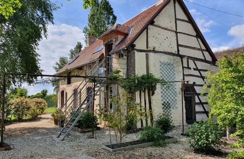 Champignelles Apartment | Romantic escape 2 hours from Paris: a bed and breakfast where peace reigns
