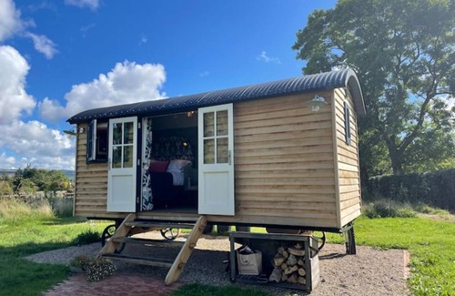 Mickleton Cabin | Romantic Escape with Hot Tub, Barnard Castle