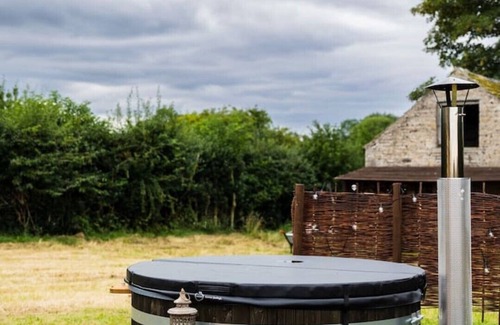 Mickleton Cabin | Romantic Escape with Hot Tub, Barnard Castle