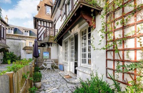 Isigny-sur-Mer Apartment | Romantic Escape in Normandy