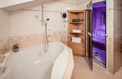 Selva di Val Gardena Hotel | Romantic & Family Hotel Gardenia