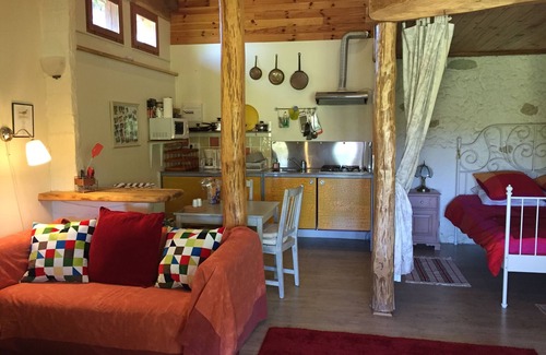 Labastide-Paumes Apartment | Romantic farmhouse apartment for 2