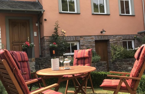 Pommern Apartment | Romantic four-star holiday home in the style of a country-house