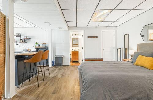Leicester Apartment | Romantic Garden Studio - 1br - Indoor Fireplace