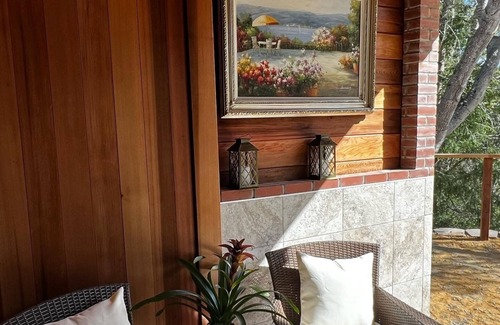 Los Gatos Apartment | Romantic Getaway at the Redwood Retreat