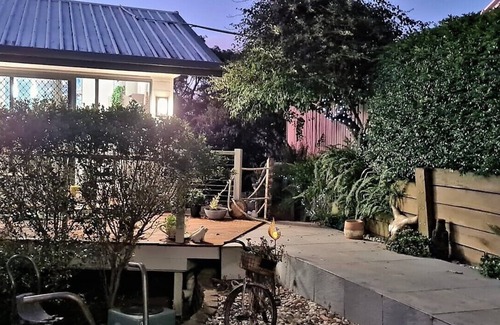 Kureelpa Apartment | Romantic getaway cottage with beautiful sunset views near mulitple hiking trails