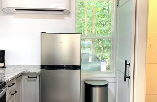 Chapel Hill Apartment | Romantic Getaway for two; 9 min drive to UNC; near downtown