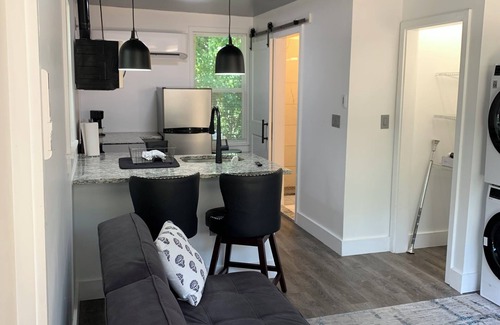 Chapel Hill Apartment | Romantic Getaway for two; 9 min drive to UNC; near downtown