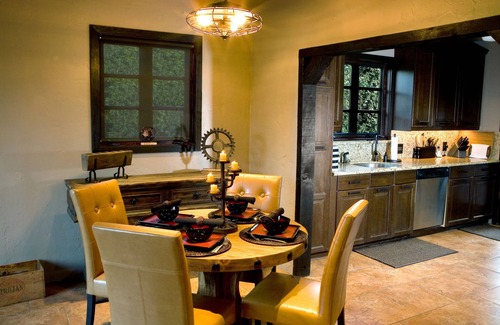 Warm Sands House | ROMANTIC GETAWAY FOR 2! NOTHING ELSE LIKE THIS IN THE ENTIRE VALLEY!