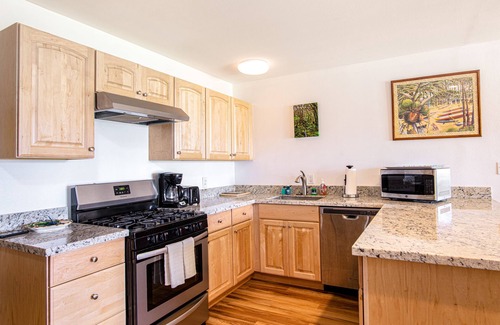 Ualapue Condo | Romantic Getaway Near Water w/Free WiFi, Shared Pool, Water Views, Tennis Court