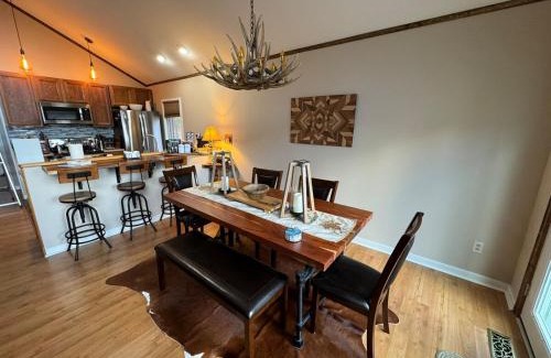 Roseland House | Romantic Getaway or Family Vacay with Mountain Views