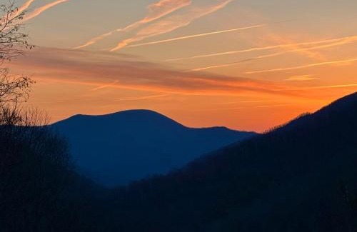 Roseland House | Romantic Getaway or Family Vacay with Mountain Views