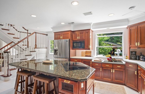 Cle Elum House | Romantic getaway with hot tub and view! Snuggle inside.Come relax…Enjoy!