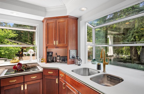 Cle Elum House | Romantic getaway with hot tub and view! Snuggle inside.Come relax…Enjoy!