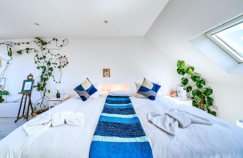 Feltham West Apartment | Romantic Hideaway Cozy Bedroom Retreat