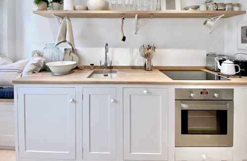 Cromer Cottage | Romantic hideaway for two in coastal town - minutes from the sea