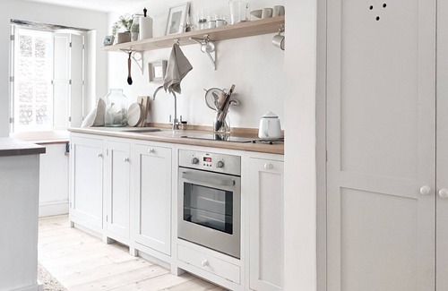 Cromer Cottage | Romantic hideaway for two in coastal town - minutes from the sea