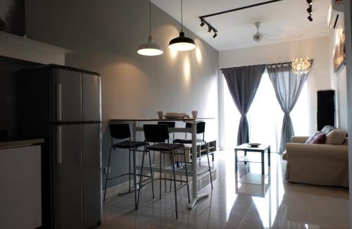 Pengkalan Tentera Udara Diraja Malaysia Apartment | Romantic Home for Couples, 5mins to Mid Valley Mega Mall