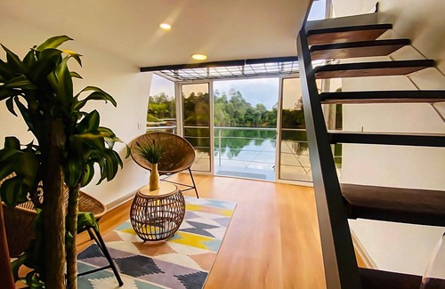 Guatape Boat Rental | Romantic houseboat in nature and enjoy the simplicity of this quiet accommodation