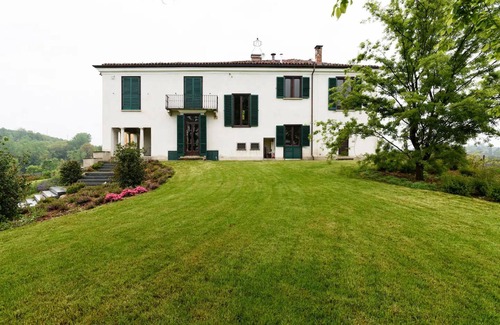 Mondovi Villa | Romantic Italian Villa in the Langhe w/swimming pool