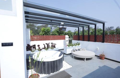 Denkanikota House | Romantic Jacuzzi Villa in Bangalore - Juliet Vista