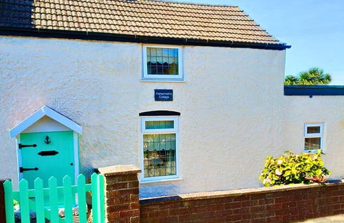 Mablethorpe and Sutton Cottage | Romantic Lakeside Cottage ❤️ Log Burner ★ The Perfect Winter Get away