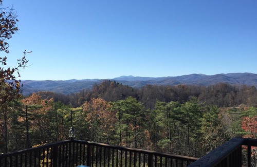 Ferguson Cabin | Romantic Leatherwood Mtn Log Home 19.3 acres/Panoramic View/Near Boone